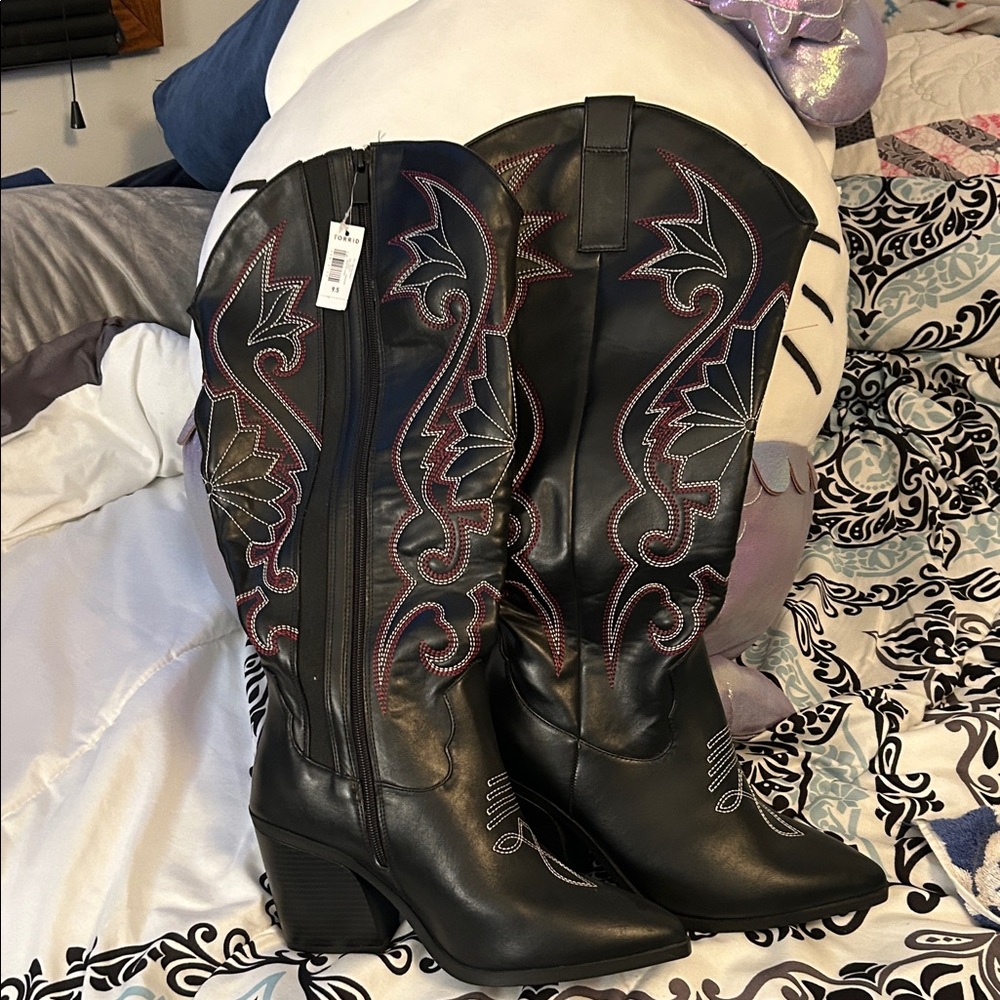Torrid black cowgirl boot with red and white stitching new with tags 9.5ww